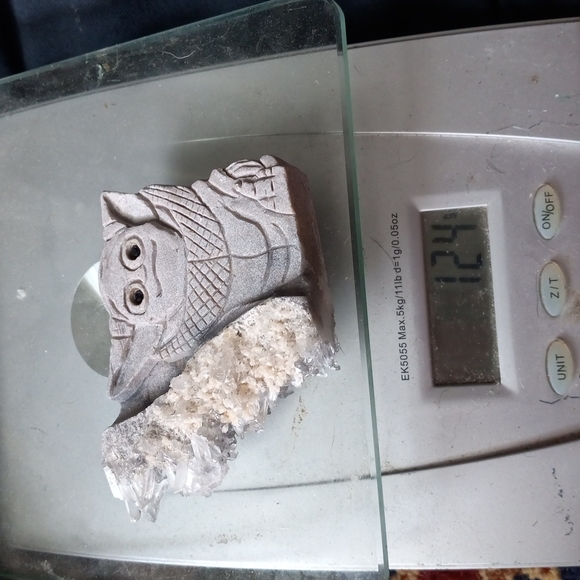 GEMSTONE HEALING STONE ONE OF A KIND CARVED QUARTZ YODA - Picture 6 of 6